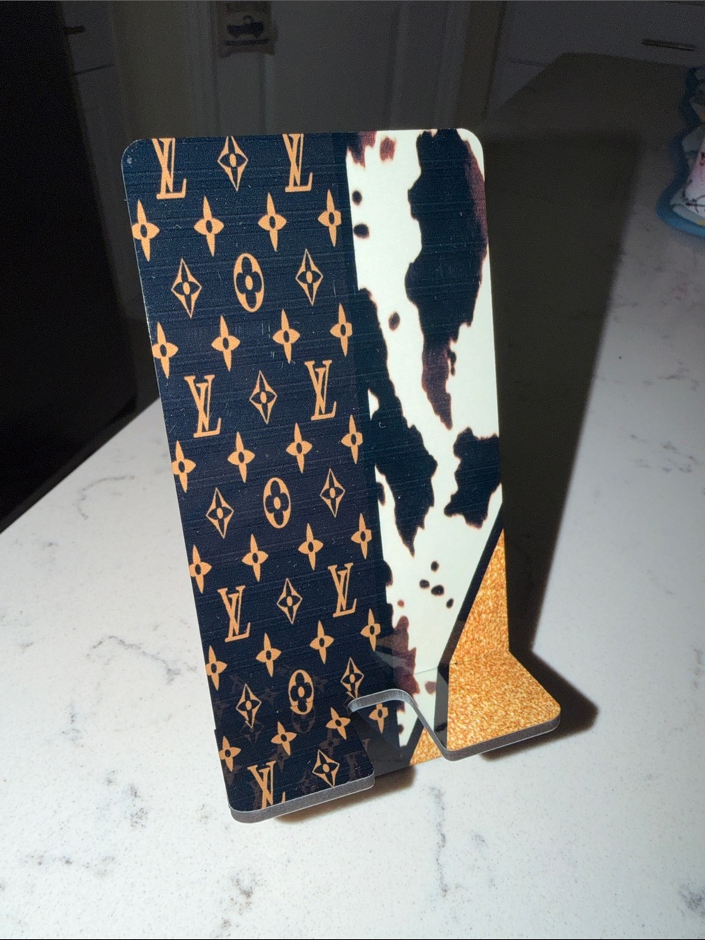 Cellphone stand